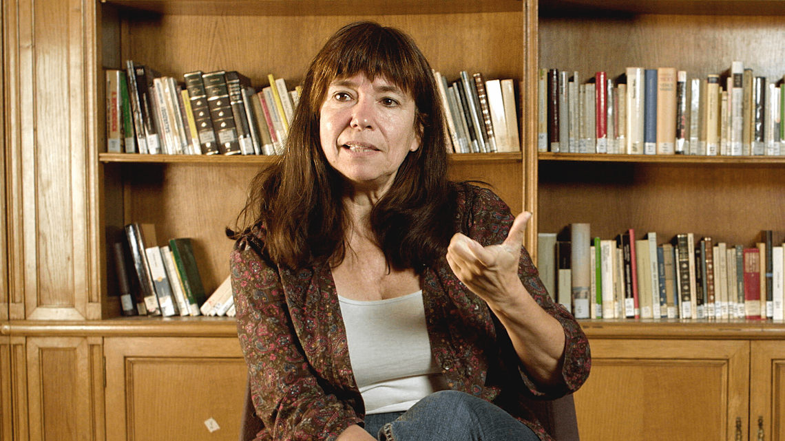 Feminismo y ecología, interdependencia, educación, cuidados… Sostener la vida para ponerla en el centro. Yayo Herrero es una de las principales pensadoras ecofeministas de nuestro país y su vocación pedagógica y profundos conocimientos alimentan la esperanza colectiva para una transformación ecosocial. Antropóloga, ingeniera técnica agrícola, profesora y activista de mil batallas, Yayo es coautora de más de una veintena de libros y forma parte de Ecologistas en Acción y la Fundación Fuhem.